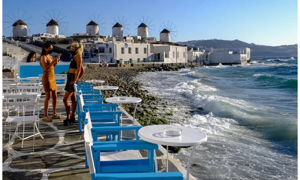 Ανησυχία για νέα τοπικά lockdown εν μέσω τουριστικής περιόδου